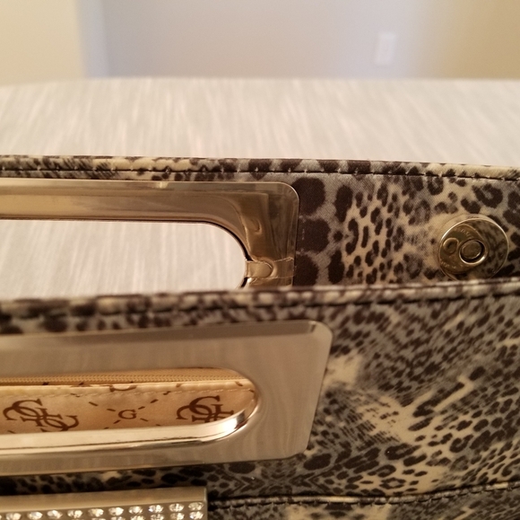 GUESS CLUTCH - Picture 7 of 7